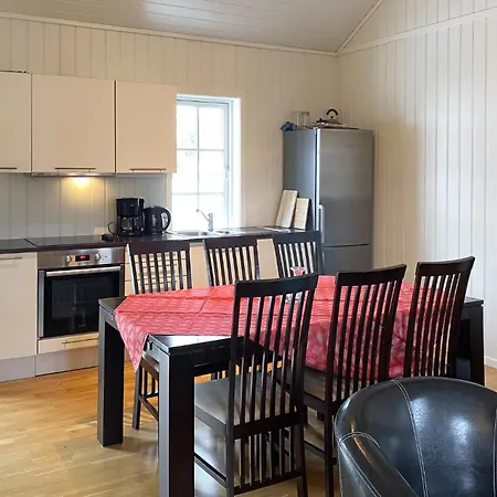 4 Bedroom Lovely In Prázdninový dům Bjorli